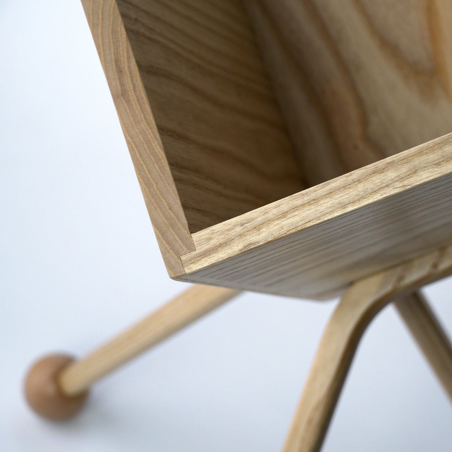 Tripod Shelf (walnut-ash)